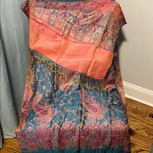 Elegant Italian cashmere pashmina